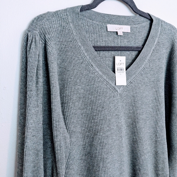LOFT Puff Sleeve V-Neck Sweater - Picture 4 of 7